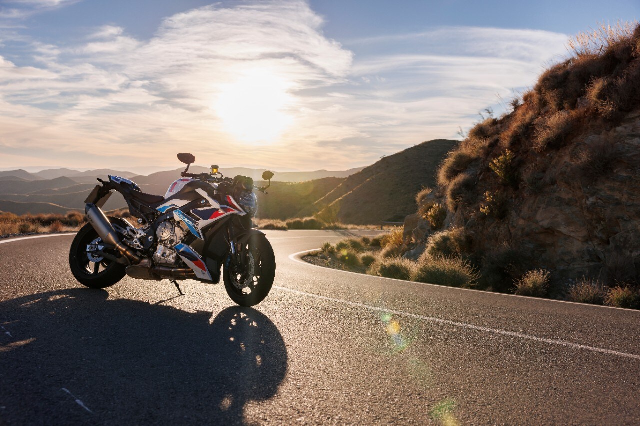 BMW M1000 R